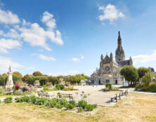 Des antifas s’en prennent au sanctuaire de Sainte-Anne-d’Auray la nuit de Pâques