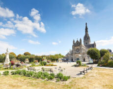 Des antifas s’en prennent au sanctuaire de Sainte-Anne-d’Auray la nuit de Pâques