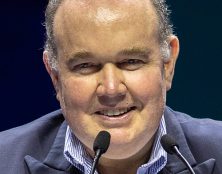 Élections au Pérou : les irrégularités sans fin et la lutte du candidat catholique Rafael López Aliaga