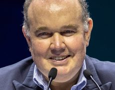 Élections au Pérou : les irrégularités sans fin et la lutte du candidat catholique Rafael López Aliaga