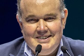 Élections au Pérou : les irrégularités sans fin et la lutte du candidat catholique Rafael López Aliaga
