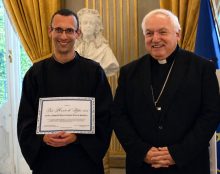 Le cardinal Aveline a remis le prestigieux Prix Henri de Lubac au Frère Léopold-Marie de la FMND
