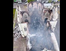 Des ciboires intacts retrouvés dans une église incendiée