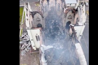 Des ciboires intacts retrouvés dans une église incendiée