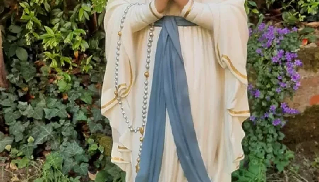 Statue de Notre Dame de Lourdes