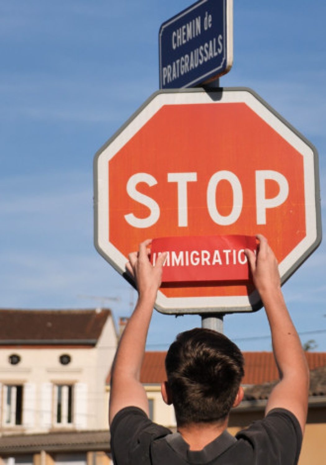Dissous pour avoir dénoncé le grand remplacement