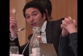 Le maire préférant l’allahicité à la laïcité, un élu RN sort un crucifix et récite l’Ave Maria