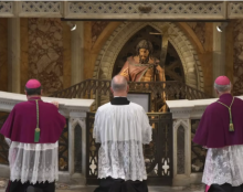 Profession de foi catholique de la Fraternité Sacerdotale Saint-Pie X pour éclairer les âmes face aux erreurs modernes