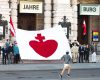 Vienne : Face à la Gay Pride, ils affichent le Sacré-Coeur