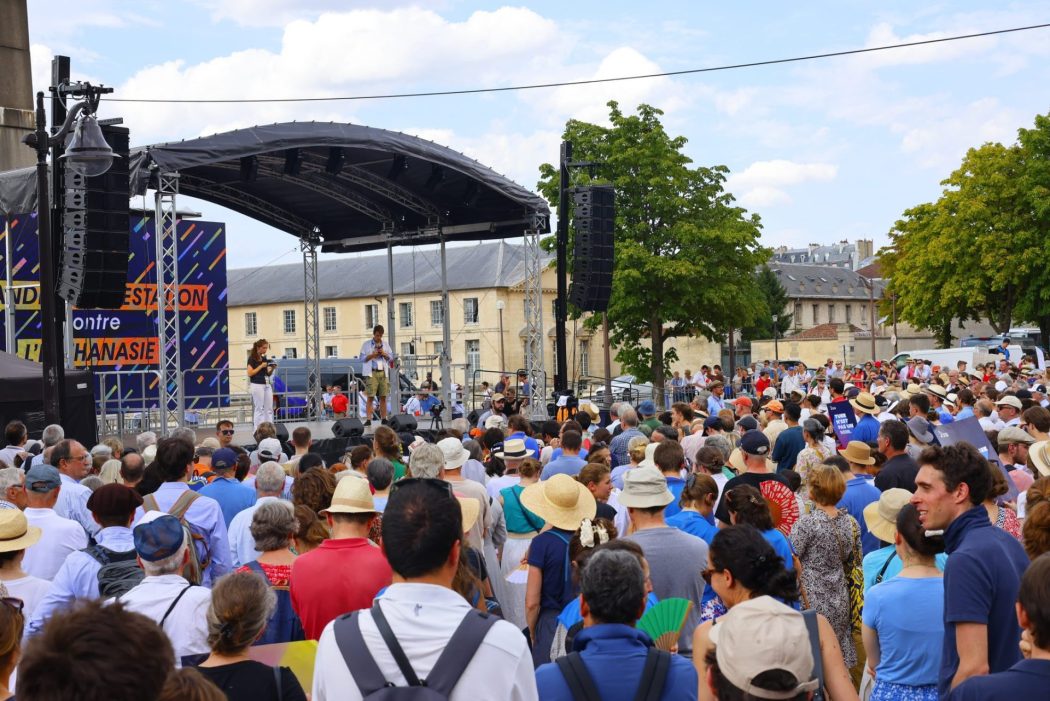 Mobilisation à Paris contre la loi sur l’euthanasie