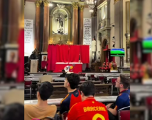 L’église San Antón, à Madrid, est transformée en salle de télévision pour suivre la Coupe du monde.