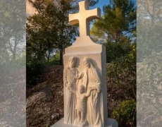 Bénédiction d’un calvaire de la Sainte Famille à Cotignac