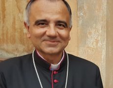 Un évêque propose que les femmes “co-président” la messe