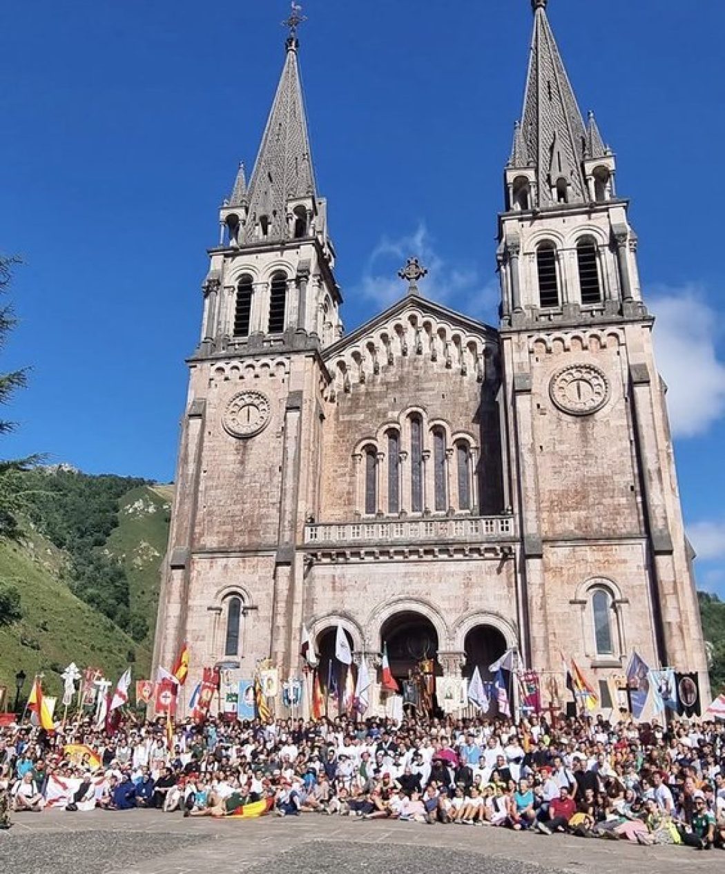 Environ 2000 personnes ont participé au VIe Pèlerinage traditionnel d’Oviedo à Covadonga