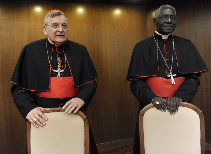 Les cardinaux Robert Sarah et Raymond Burke appellent le pape Léon XIV à intervenir