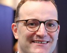 Allemagne : le chef du groupe parlementaire CDU/CSU démissionne pour trafic d’enfant par GPA