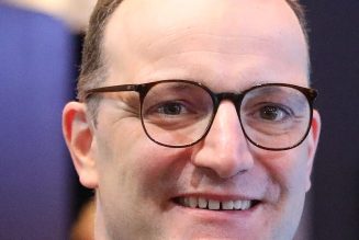 Allemagne : le chef du groupe parlementaire CDU/CSU démissionne pour trafic d’enfant par GPA