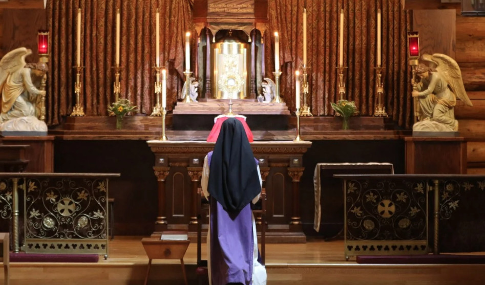 Un évêque de l’Ohio supprime les religieuses traditionnelles après le refus du Vatican de les reconnaître
