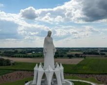 Pologne : une statue de 55m de haut sera bénie à l’Assomption