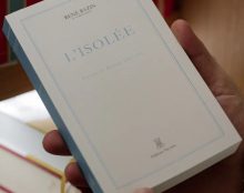« L’Isolée offre une héroïne qui sait pourquoi elle vit, pourquoi elle souffre, et pour quoi elle est prête à tout perdre »
