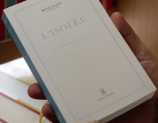 « L’Isolée offre une héroïne qui sait pourquoi elle vit, pourquoi elle souffre, et pour quoi elle est prête à tout perdre »