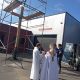 Mgr Delmas bénit la croix de SOS Calvaires