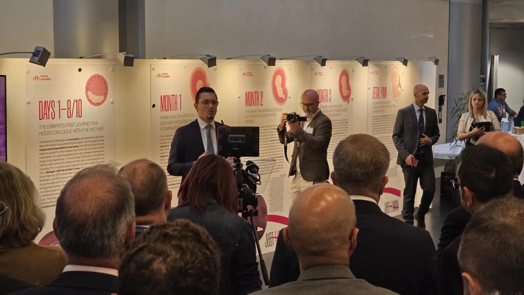 Une exposition sur le développement humain devient une exposition « anti-IVG »