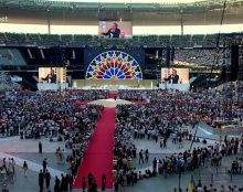 Veillée de prière avec les jeunes au Stade de France : « Vous êtes les saints de France ! »