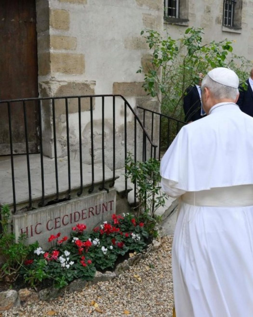 Le pape Léon XIV a visité le site du massacre des prêtres au monastère des Carmes pendant la Révolution