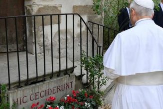 Le pape Léon XIV a visité le site du massacre des prêtres au monastère des Carmes pendant la Révolution