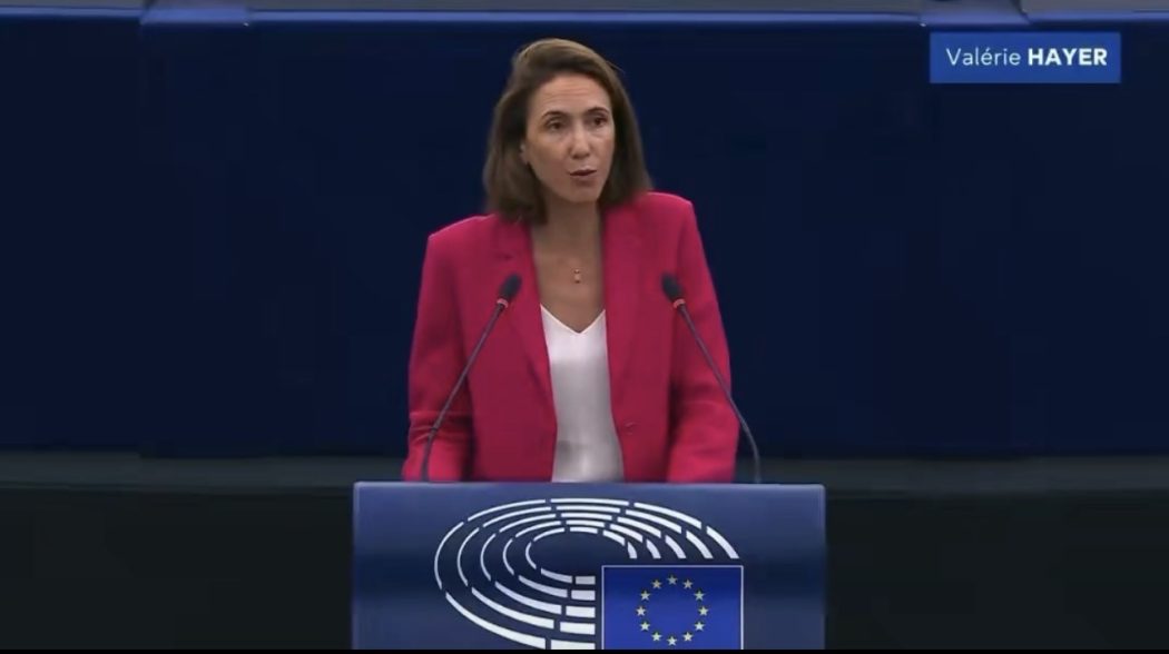 Parlement européen : Valérie Hayer s’en prend au pape