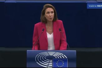 Parlement européen : Valérie Hayer s’en prend au pape