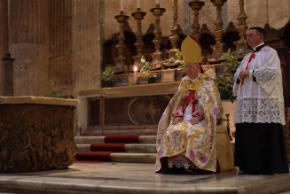 Vêpres pontificales célébrées par Mgr Schneider au Panthéon de Rome