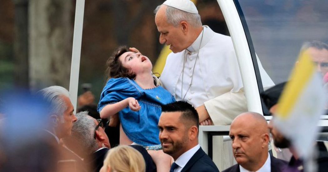 Cette photo résume le message chrétien : personne n&rsquo;est en trop, tout le monde est aimé