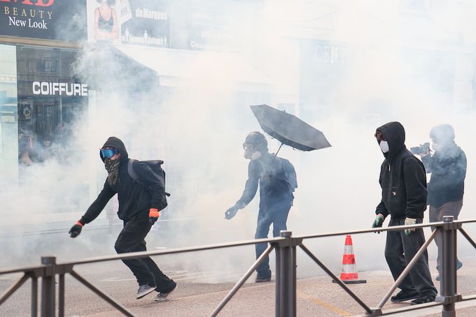 Union des droites, convergence des luttes : une symétrie des mirages politiques